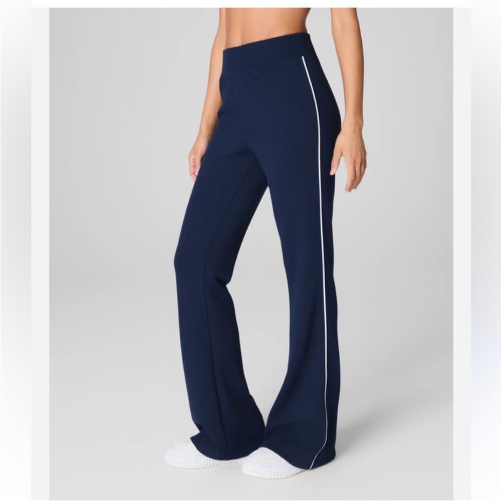 NWT SPANX Sz XS Airpique Flared trackpant  w/ white side stripe - timeless navy